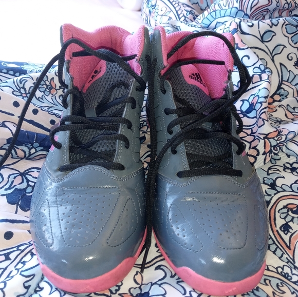 Adidas basketball shoes - Picture 4 of 5